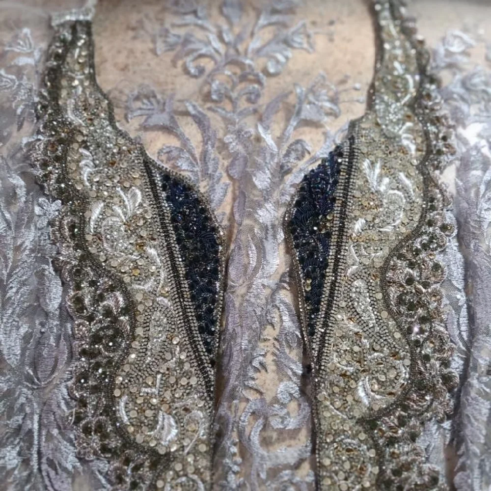 Elegant Embellished Cape in Gold and Black - Picture 6 of 8
